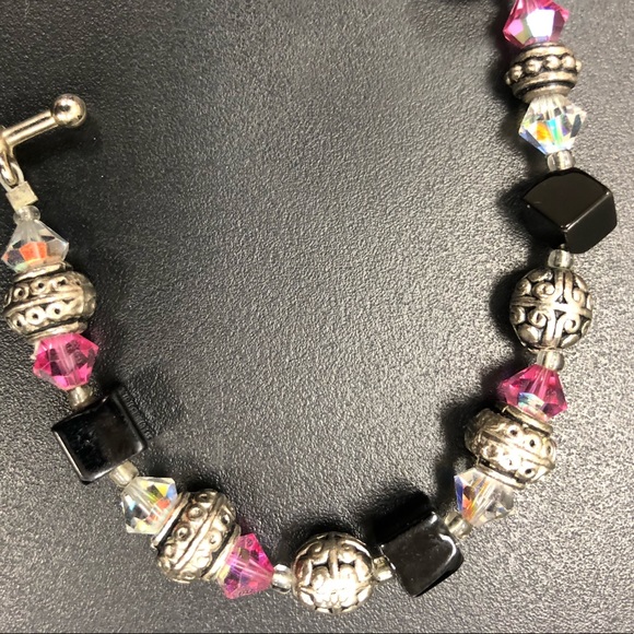 Unique Crystal and Bead Bracelet 🖤💗 - Picture 3 of 6